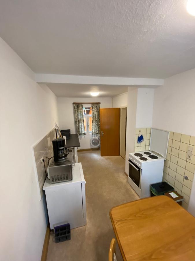 Einfaches Haus Mit Privatzimmern Und Gemeinschaftsraeumen Heilbronn Esterno foto