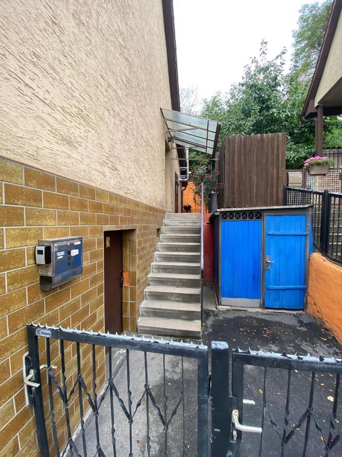 Einfaches Haus Mit Privatzimmern Und Gemeinschaftsraeumen Heilbronn Esterno foto
