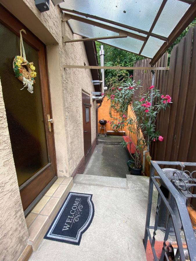 Einfaches Haus Mit Privatzimmern Und Gemeinschaftsraeumen Heilbronn Esterno foto