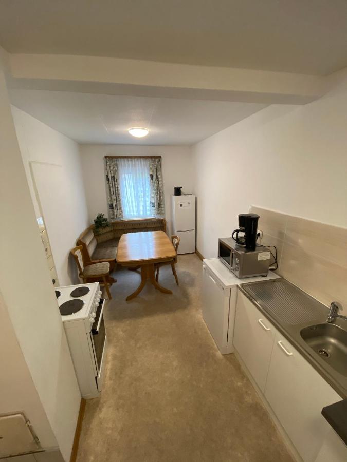 Einfaches Haus Mit Privatzimmern Und Gemeinschaftsraeumen Heilbronn Esterno foto