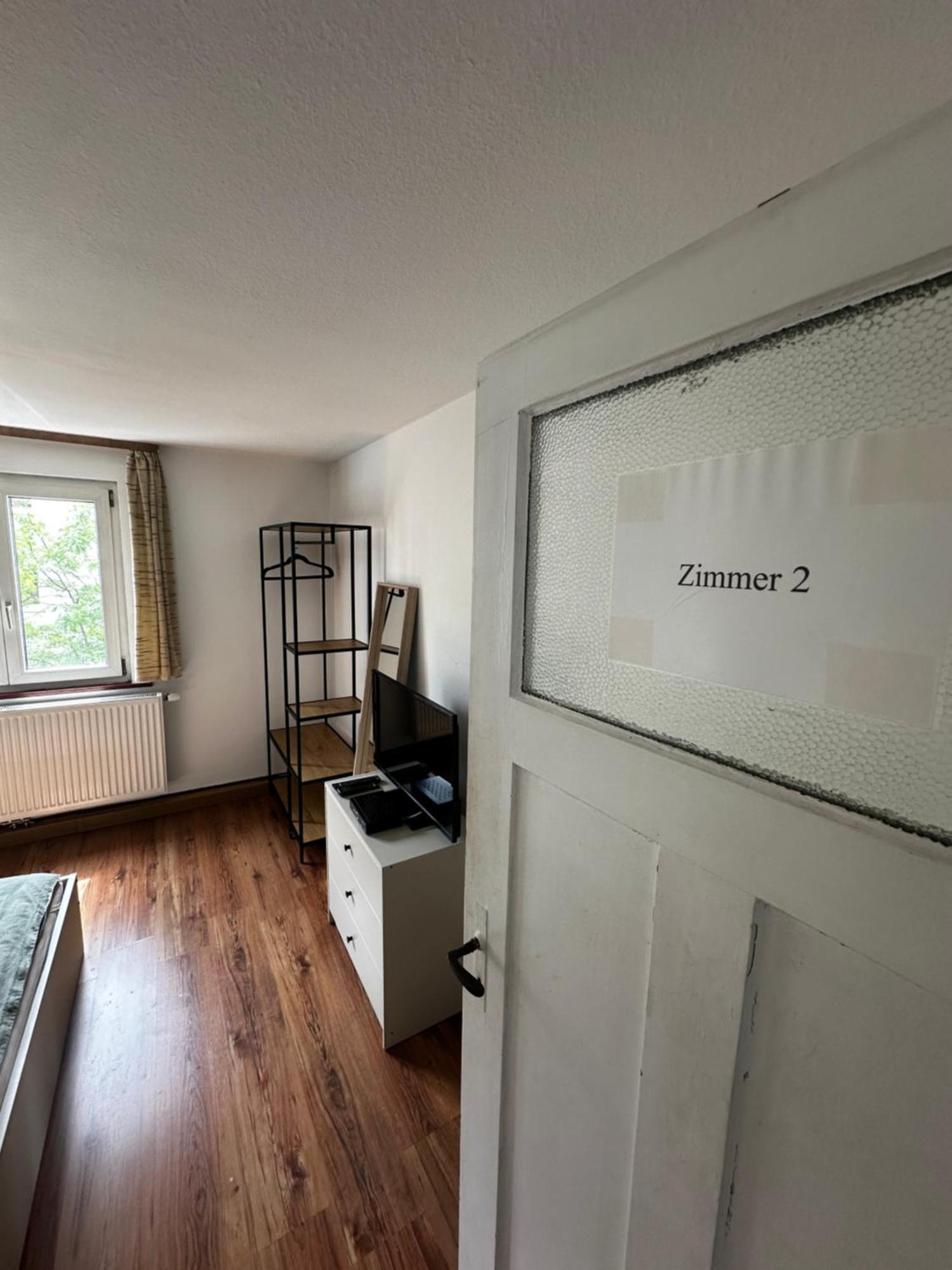 Einfaches Haus Mit Privatzimmern Und Gemeinschaftsraeumen Heilbronn Esterno foto