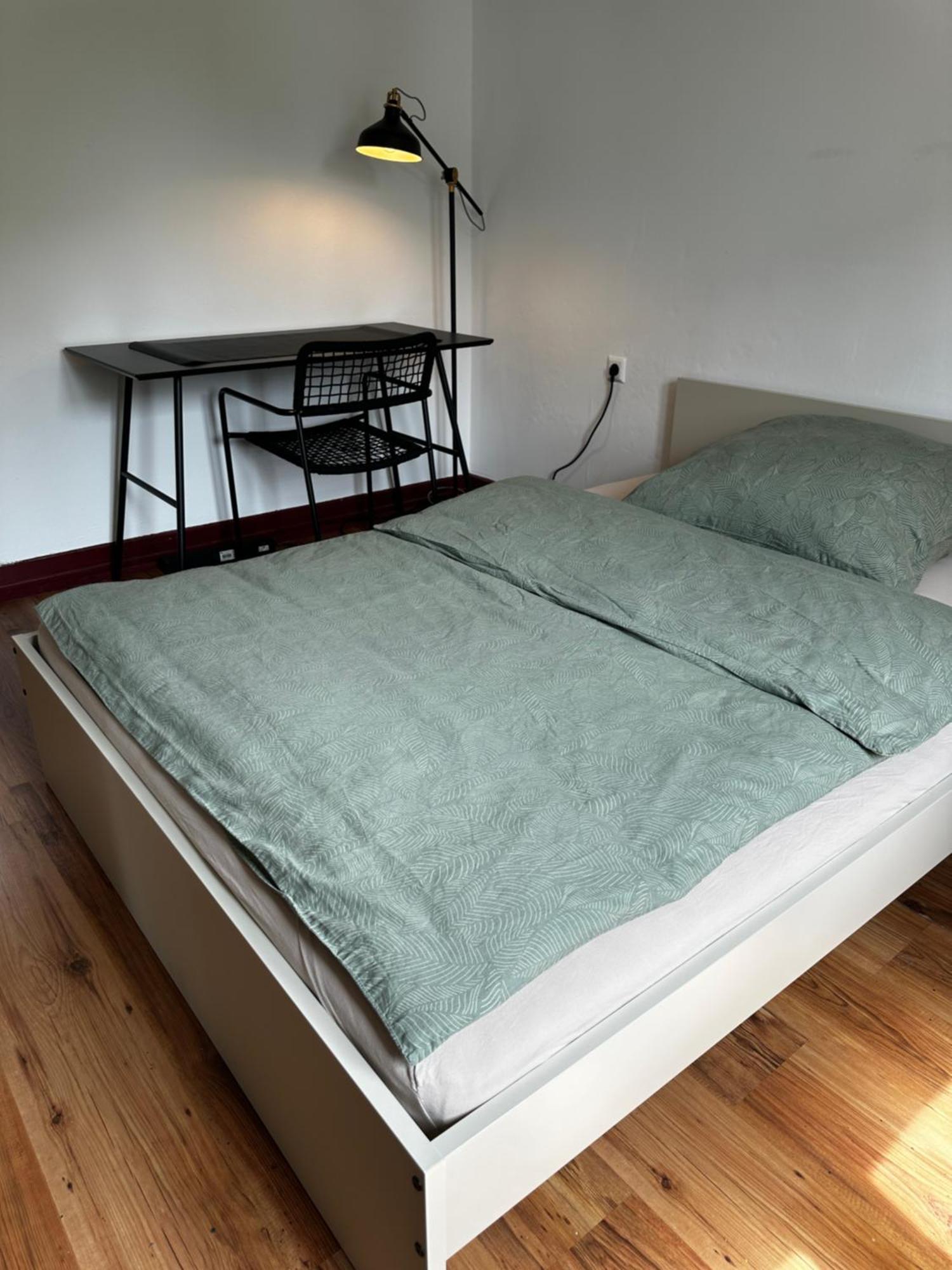 Einfaches Haus Mit Privatzimmern Und Gemeinschaftsraeumen Heilbronn Esterno foto